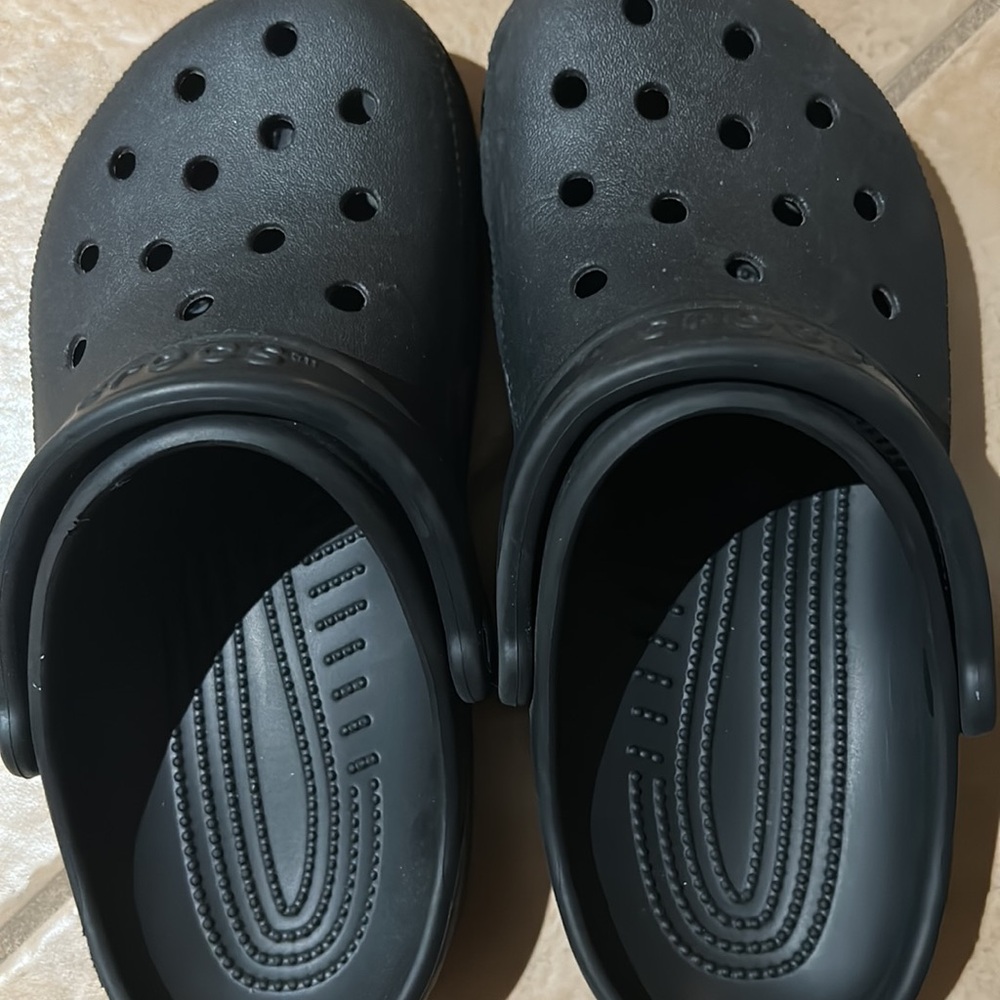 Black Crocs